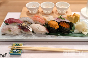新潟「すしいわ」で日本酒飲み比べ&にぎり極み!南蛮エビ丼も紹介